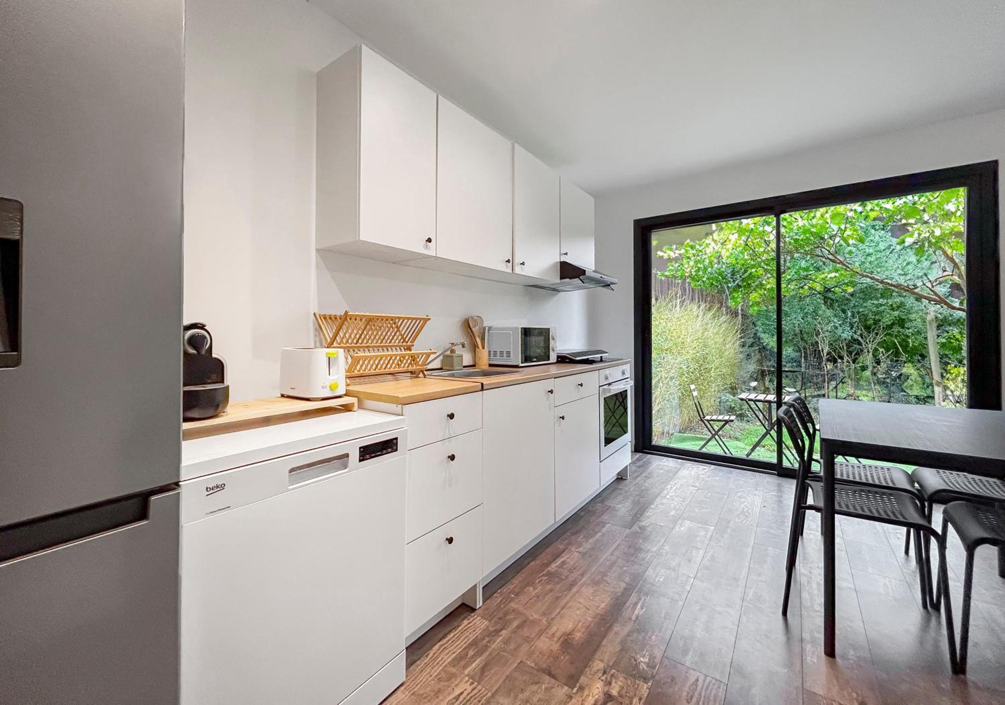 Holiday home Maisonnette Lumineuse Avec Jardin Bordeaux Arena *