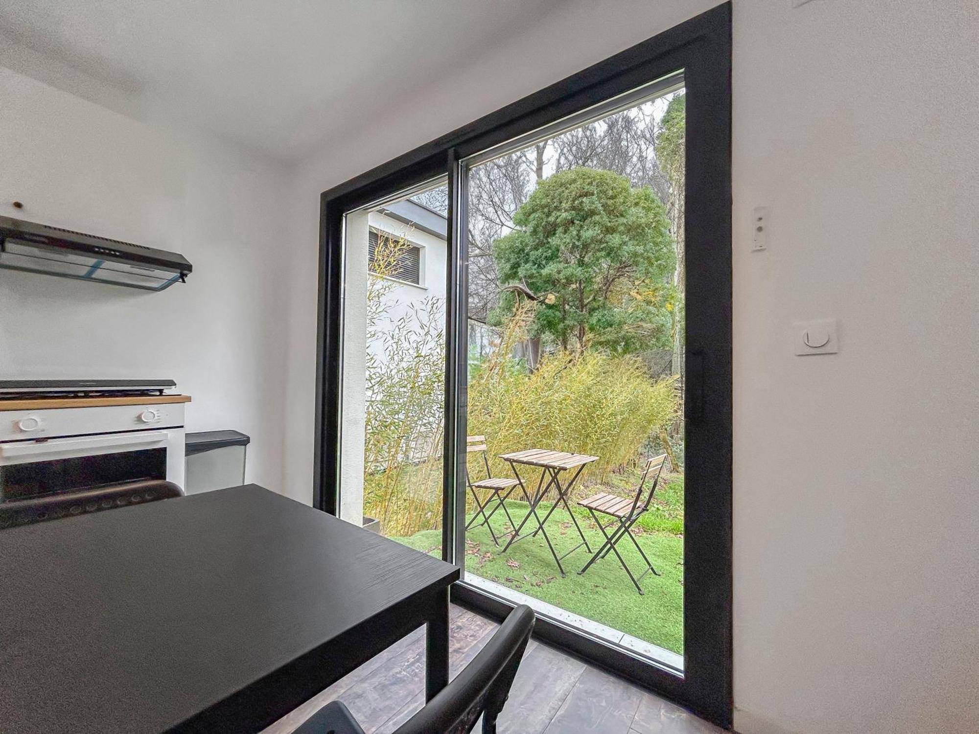 Holiday home Maisonnette Lumineuse Avec Jardin Bordeaux Arena