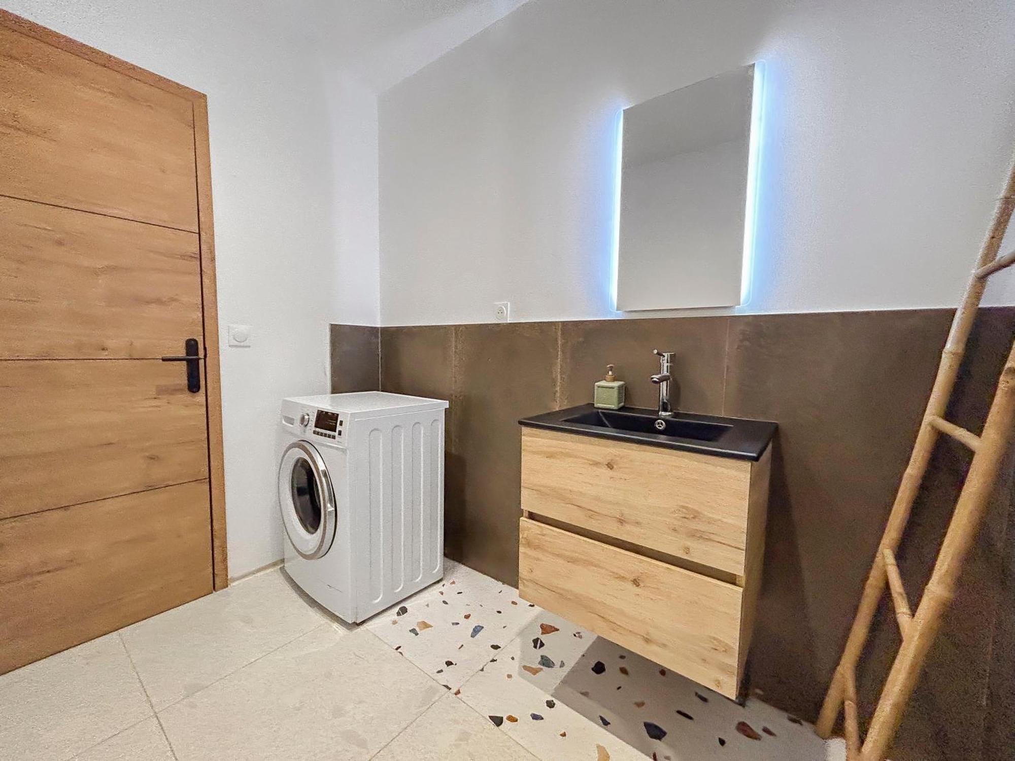 Holiday home Maisonnette Lumineuse Avec Jardin Bordeaux Arena *